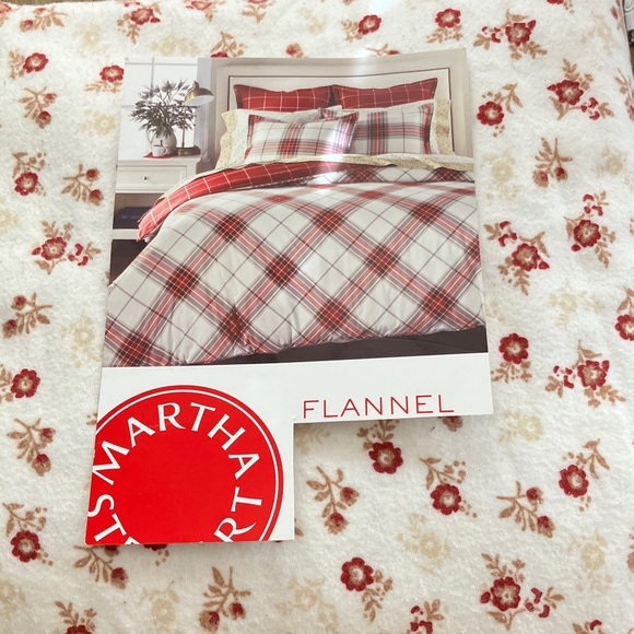Martha Stewart Red and Cream Plaid Flannel Bedding - Picture 1 of 6